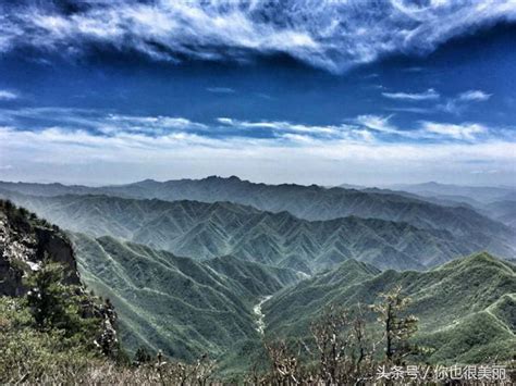 迢遞途中旅 雲橫日隨山 羈心無可托 前後總皆難